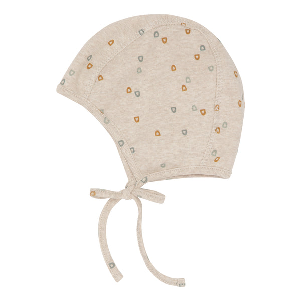 Popirol Aiko baby hjelm med bindebånd i lys beige med multifarvet grafisk print i grønne og brune nuancer.